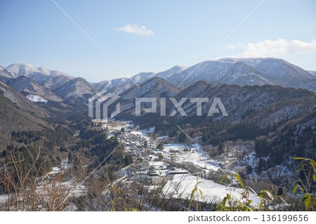 有雪的山 136199656