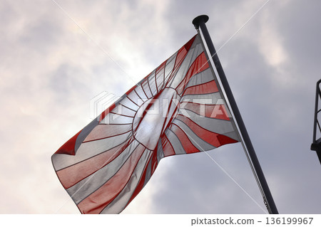 自衛隊旗幟、旭日旗和陽光 自衛隊旗幟、旭日旗和陽光 136199967