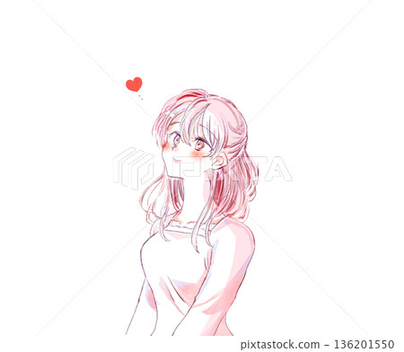 幸福的戀愛中的女人面帶微笑 136201550