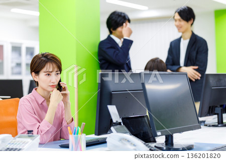 Business person working in the office 136201820