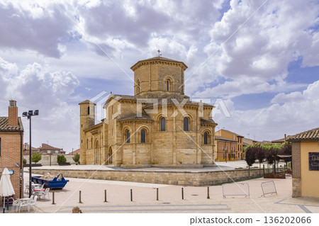 San Martin de Fromista church standing on Plaza San Martin 136202066