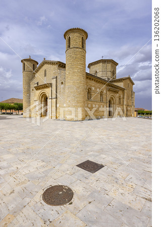 San Martin de Fromista, ancient Romanesque church in Spain 136202068