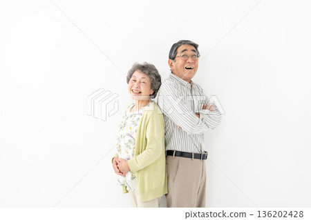 Friends Senior couple 136202428