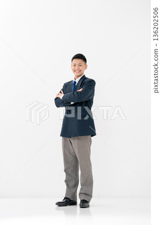 男高中生製服雙手交叉 136202506