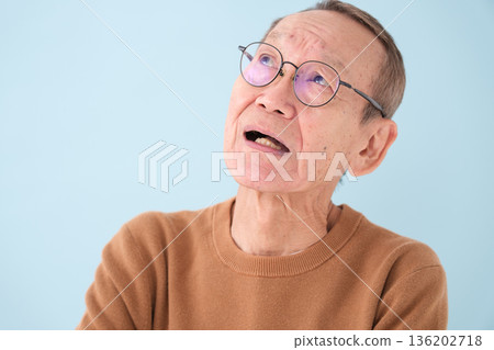 憂心忡忡的爺爺健忘 136202718