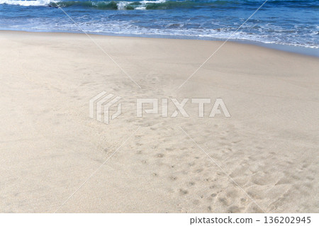 藍色的大海和沙灘 136202945