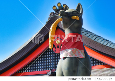 京都伏見稻荷大社的守護狐狸（京都府京都市伏見區） 136202946
