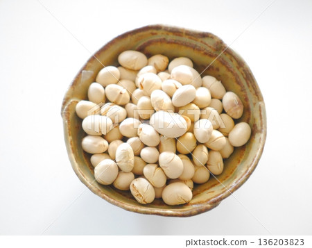Soybeans, roasted soybeans Soybeans, roasted soybeans 136203823