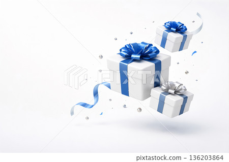 三件鈷藍色和銀色的禮物，背景是乾淨的鉻珠。 136203864