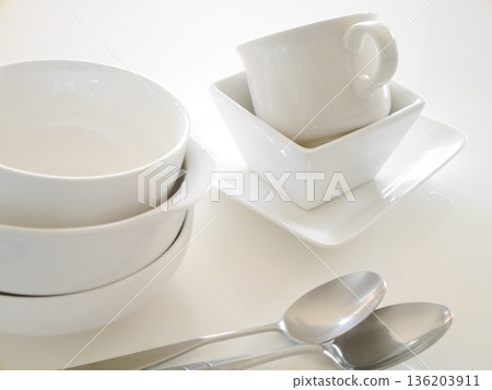 White dishes 136203911