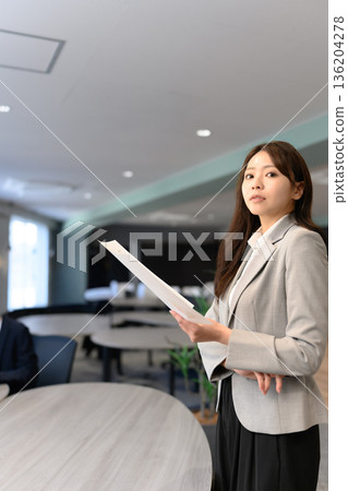 文檔的女商人 136204278