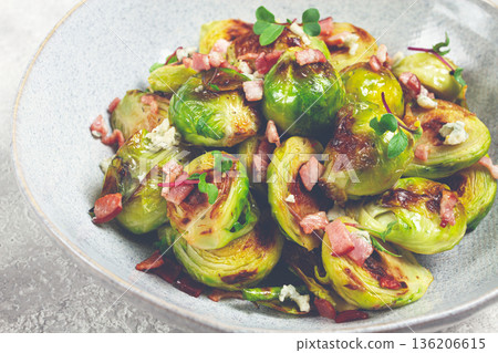 roasted brussels sprouts, with bacon, vegetarian food, homemade, no people, roasted brussels sprouts, with bacon, vegetarian food, homemade, no people, 136206615