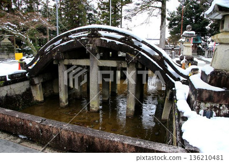 「參拜伊勢神宮，也應該去參拜多賀神社」－滋賀縣多賀大社的「太鼓橋」。 136210481
