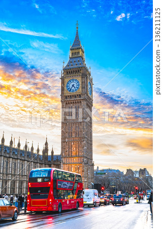 倫敦：黃昏時的伊麗莎白塔（大笨鐘）。 136211125