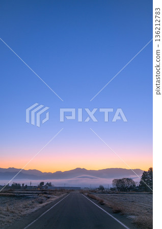 Dawn sky and sea of clouds [Azumino City] 136212783
