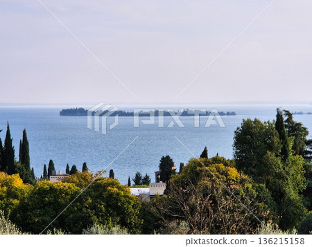 Panoramic Lake Garda View with Island 136215158