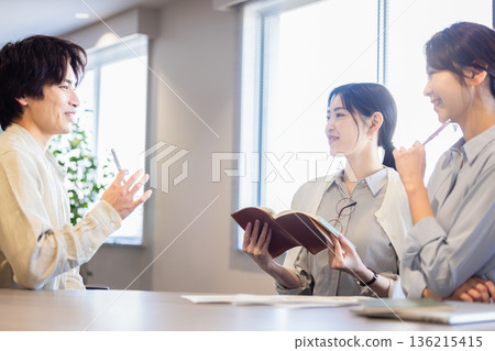 Creative business team Creative business team 136215415