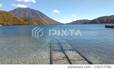 從千手浜看日光的中禪寺湖和男體山 136215766