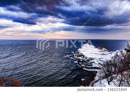 小樽和宿津的壯麗冬景:日本海和海岬都被白雪覆蓋 小樽和宿津的壯麗冬景:日本海和海岬都被白雪覆蓋 136215894