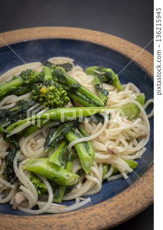 美味的油菜花鮪魚義面 美味的油菜花鮪魚義面 136215945