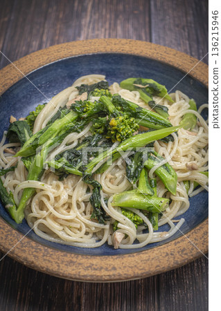 美味的油菜花鮪魚義面 美味的油菜花鮪魚義面 136215946
