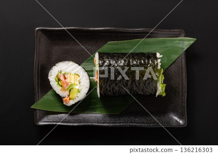太捲(酪梨、鮭魚、起司) 太捲(酪梨、鮭魚、起司) 136216303