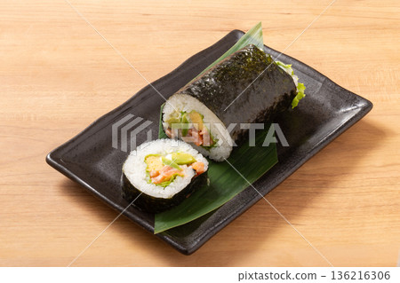 太捲(酪梨、鮭魚、起司) 太捲(酪梨、鮭魚、起司) 136216306