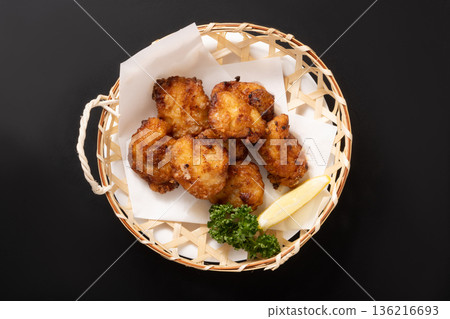 [Hokkaido] Pacific cod cheek meat, deep-fried chicken 136216693