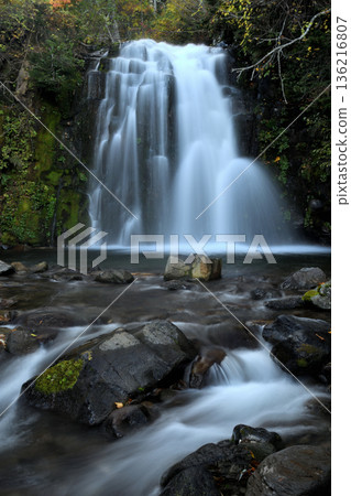 女神瀑布全景 136216807