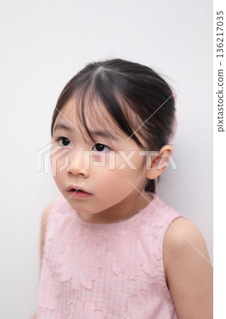 4-year-old girl (white background, no background) 4-year-old girl (white background, no background) 136217035