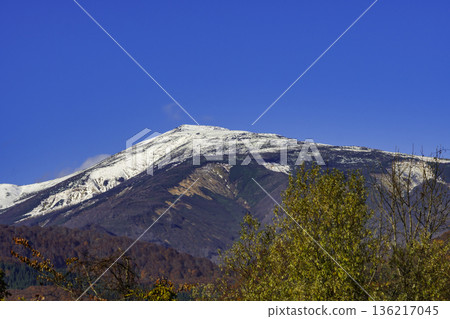 山形縣西川町月山迎來初雪 136217045