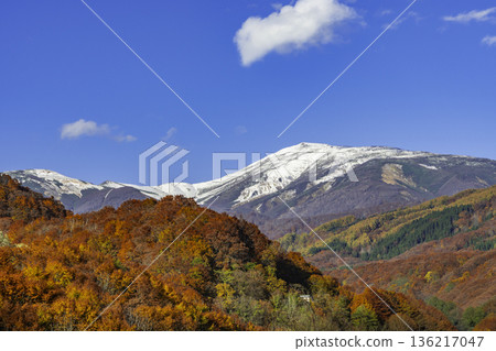 山形縣西川町月山迎來初雪 山形縣西川町月山迎來初雪 136217047