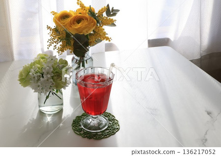 紅色花草飲料 136217052
