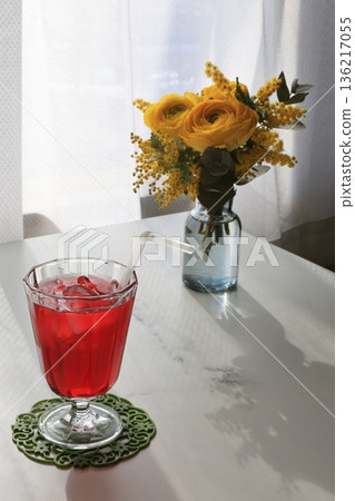 Red herbal drink with flowers Red herbal drink with flowers 136217055