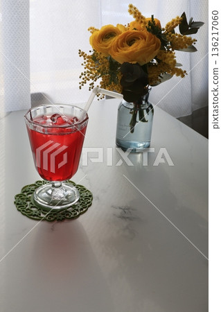 紅色花草飲料 136217060