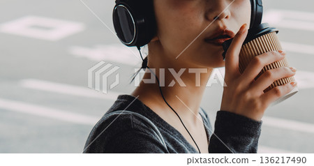 耳機與咖啡 ■拍攝合作：關西國際機場（KIX） 136217490