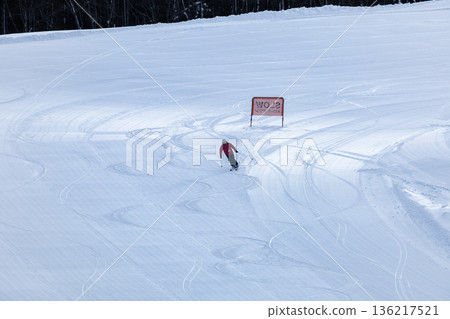 Skiers drawing tracks on the slopes Skiers drawing tracks on the slopes 136217521