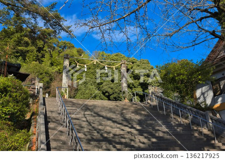 瓦雷神社為迎接新年而裝飾 瓦雷神社為迎接新年而裝飾 136217925