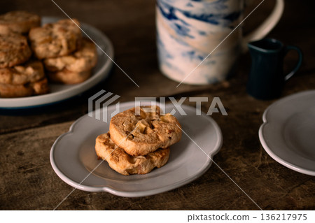 Snack time 136217975