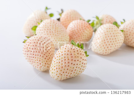 Fresh white strawberries 136217983