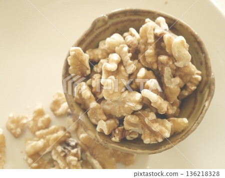 Walnut Walnut 136218328