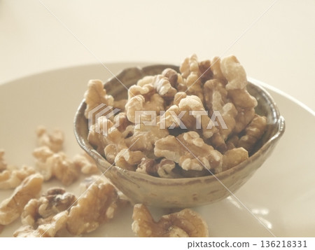 Walnut Walnut 136218331