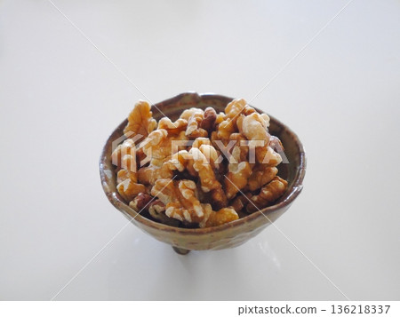 Walnut Walnut 136218337