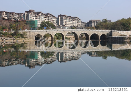 中國：水鏡與橋 136218361