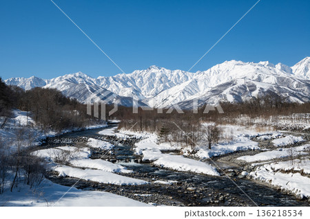 Snowy landscapes and mountain scenery of the Northern Alps shining under a clear blue sky 136218534