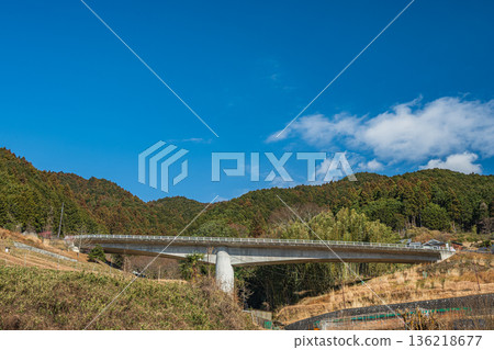 Rice terraces and Kitsuwaki Bridge in Asuka Murakami, Nara Prefecture Rice terraces and Kitsuwaki Bridge in Asuka Murakami, Nara Prefecture 136218677