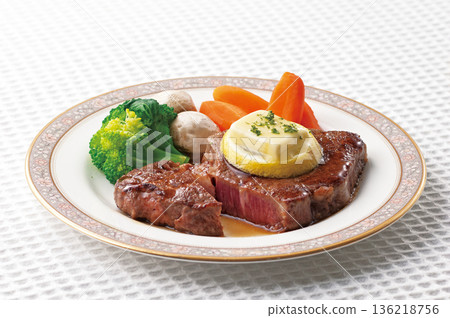 美味的牛排 美味的牛排 136218756