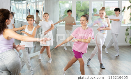 Group of children dancing jazz funk Group of children dancing jazz funk 136219605