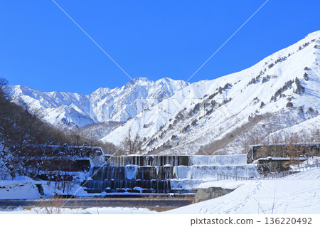 冬天的白馬：從源太郎堤防看到的五龍山 136220492