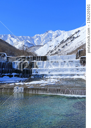 Hakuba in winter: Mount Goryu seen from Gentaro Embankment 136220501